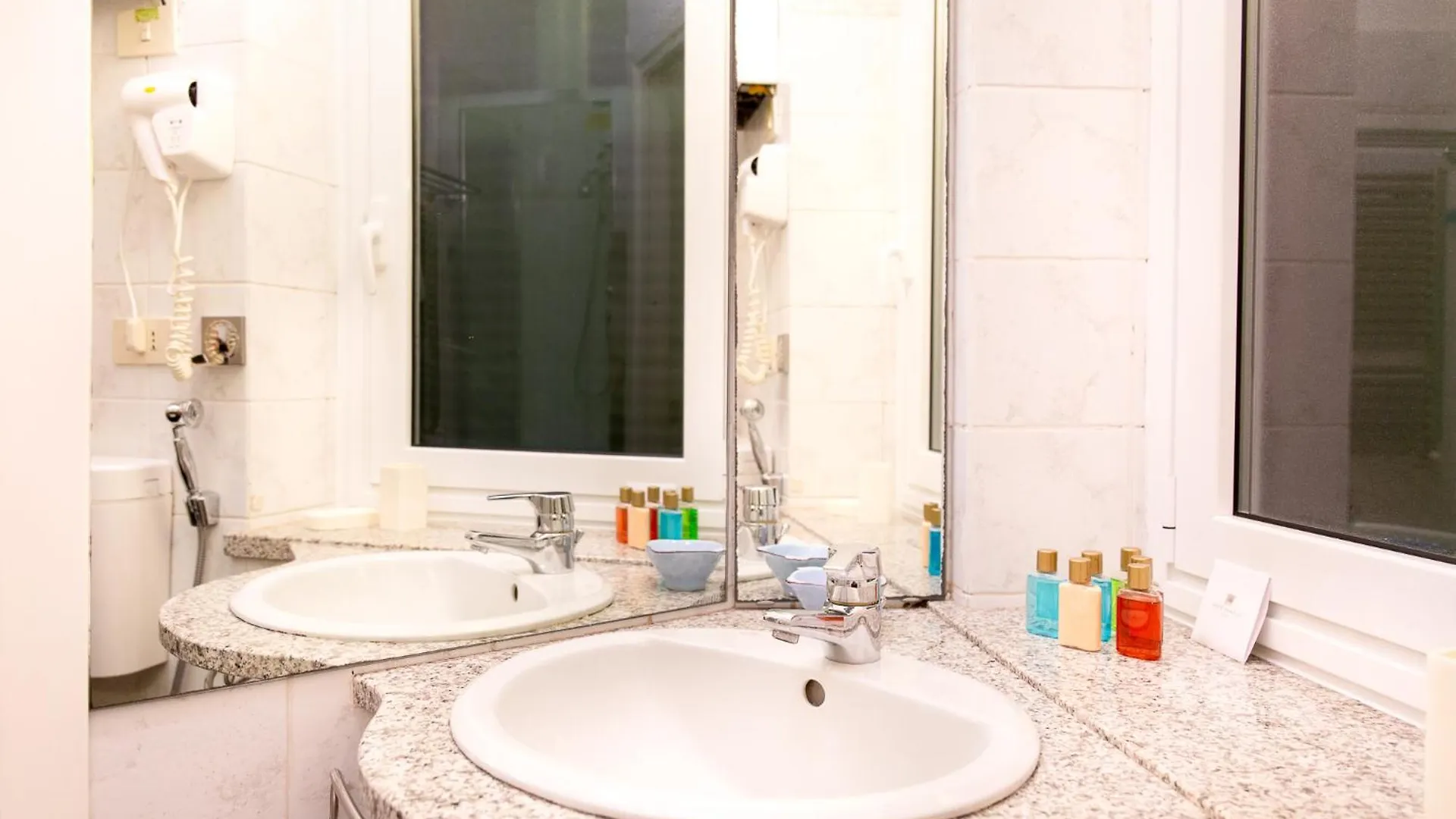 The Vernazza Main Plaza - Rooms & Suites 0*,  Italien