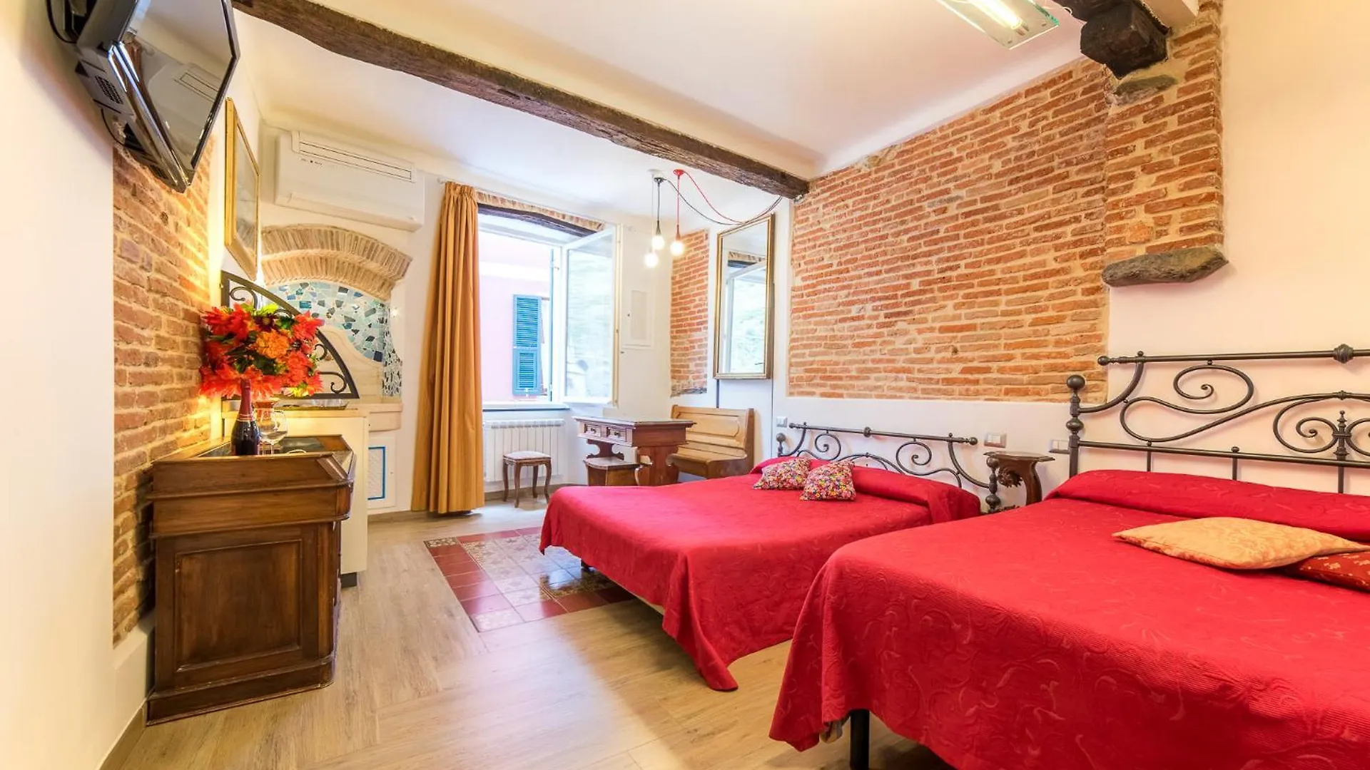 The Vernazza Main Plaza - Rooms & Suites Italien