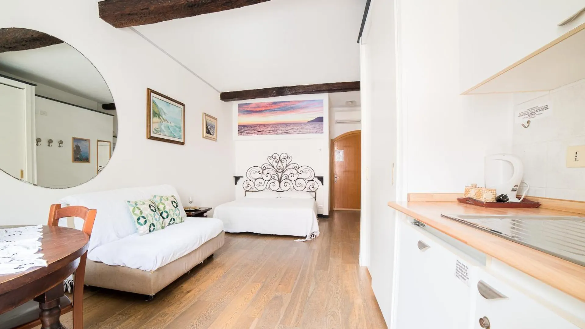 The Vernazza Main Plaza - Rooms & Suites Italien