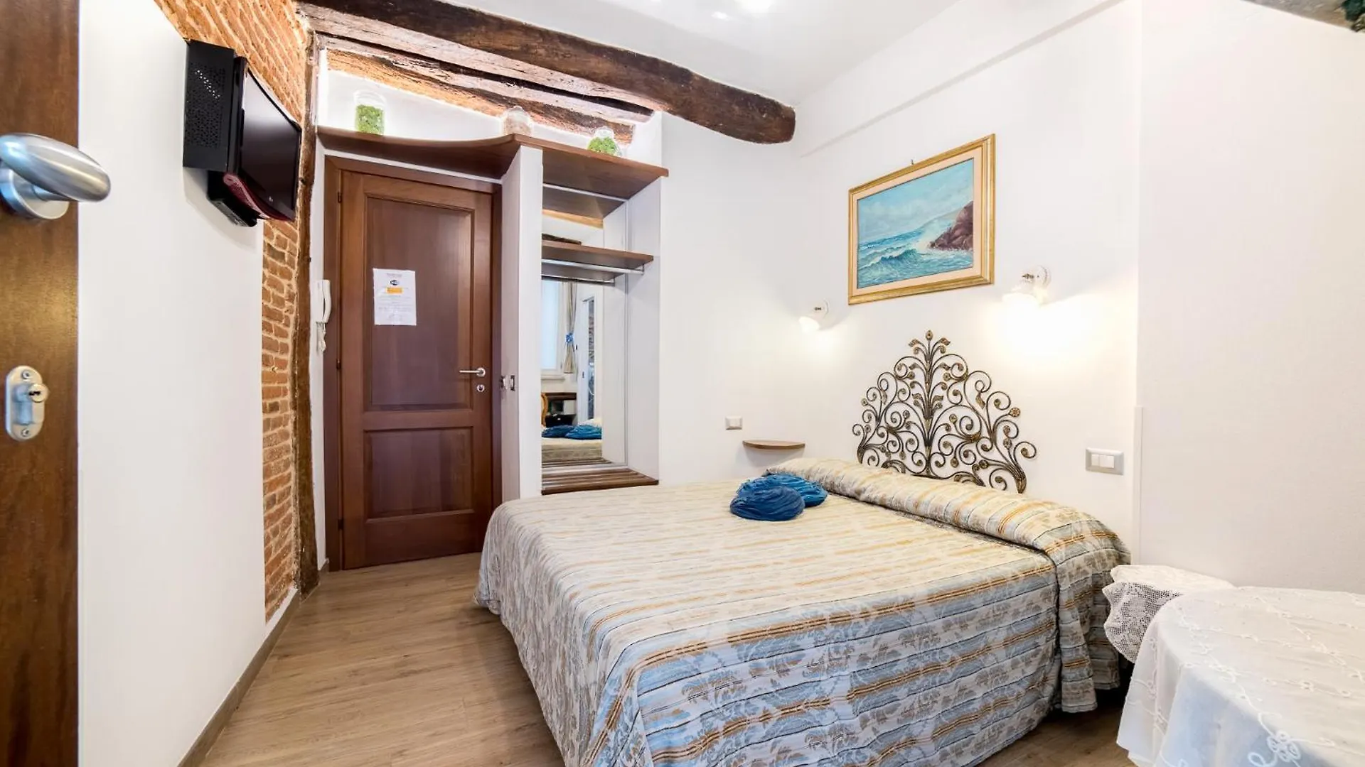 The Vernazza Main Plaza - Rooms & Suites Italien