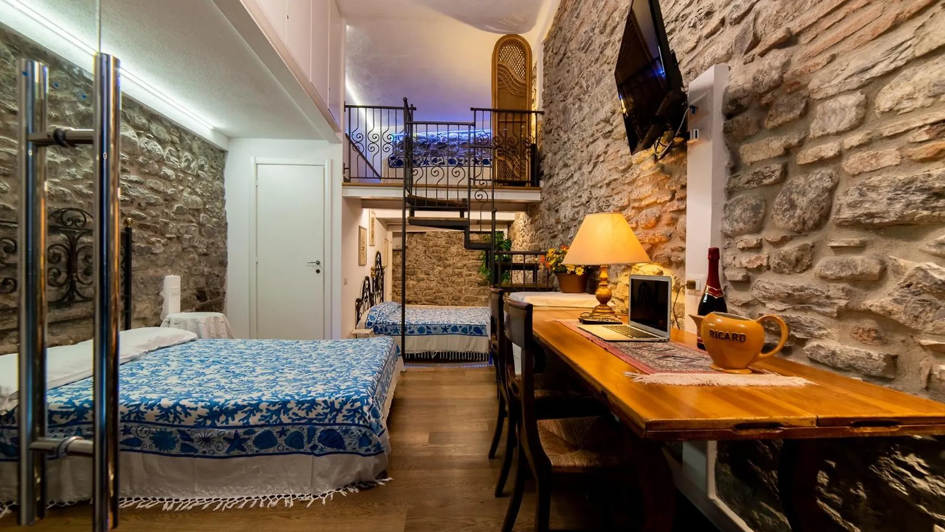 The Vernazza Main Plaza - Rooms & Suites 0*,  Italien
