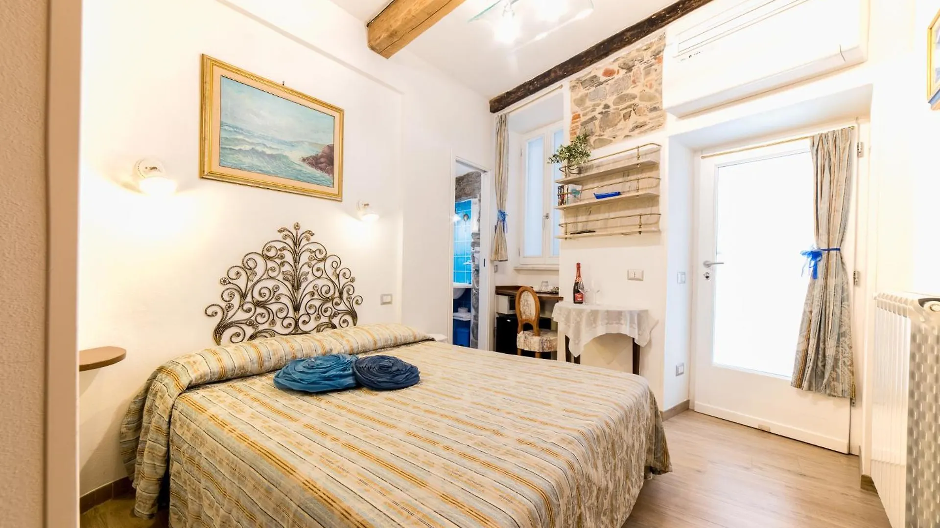 The Vernazza Main Plaza - Rooms & Suites Gæstehus